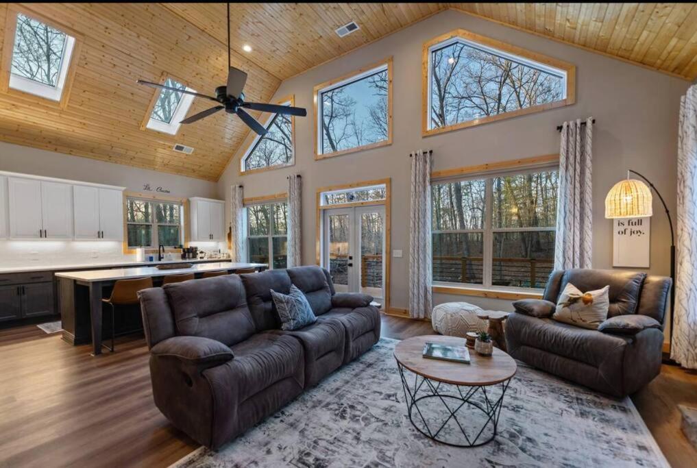 Peaceful Modern Chalet In Ellijay Exterior photo