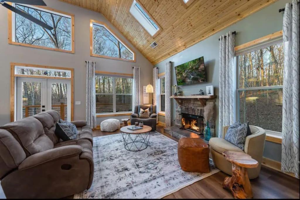 Peaceful Modern Chalet In Ellijay Exterior photo